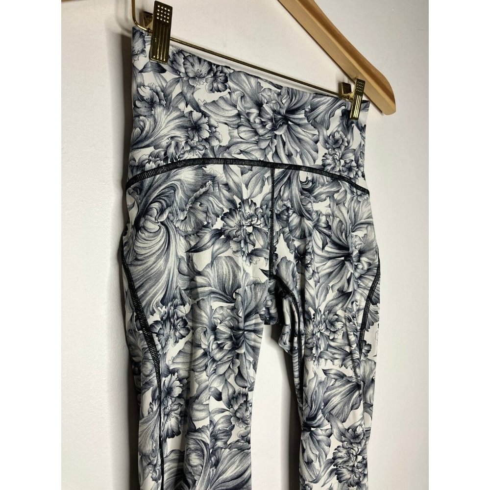 Lululemon Women's Size 6 Train Times 7/8 Pant Floral Leggings - Picture 2 of 12